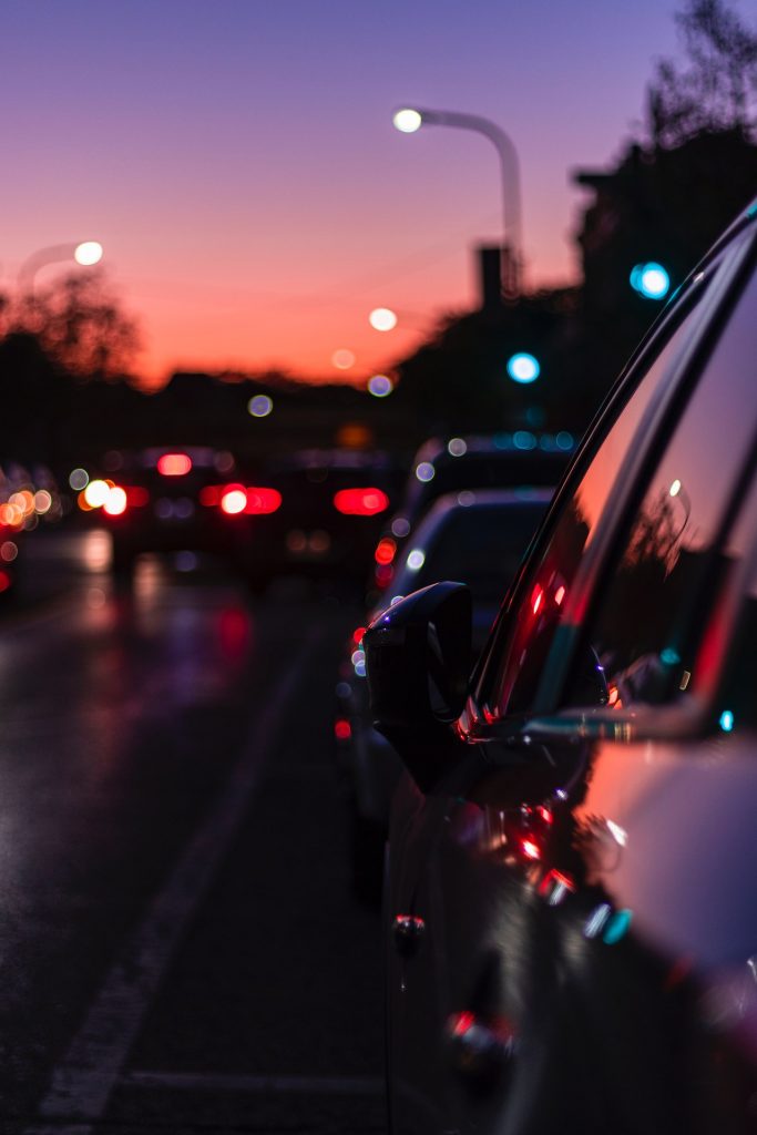 เมื่อต้องขับรถตอนกลางคืน มีวิธีไหนบ้างที่จะช่วยทำให้ขับขี่ได้ปลอดภัยมากขึ้น